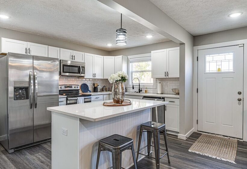 Downtown Indianapolis Home ~ 3 Mi To Canal Walk!