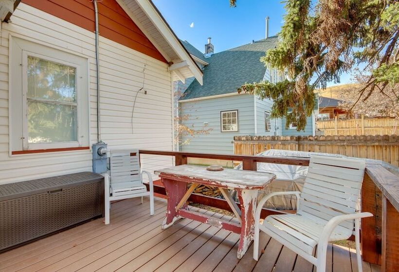 Downtown Red Lodge Home   8 Mi To Skiing!