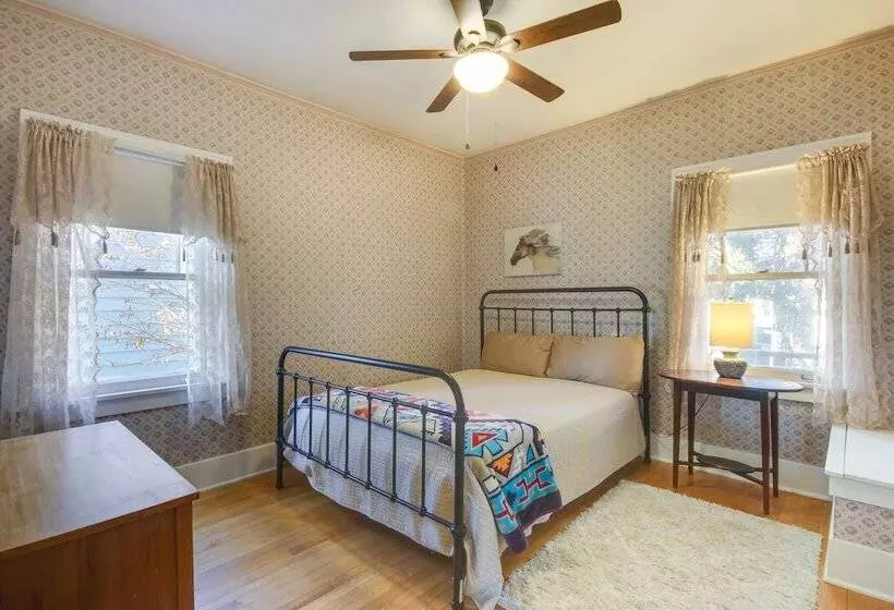 Downtown Red Lodge Home   8 Mi To Skiing!