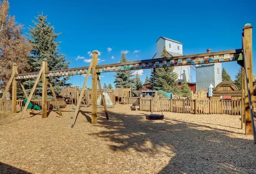 Downtown Red Lodge Home   8 Mi To Skiing!