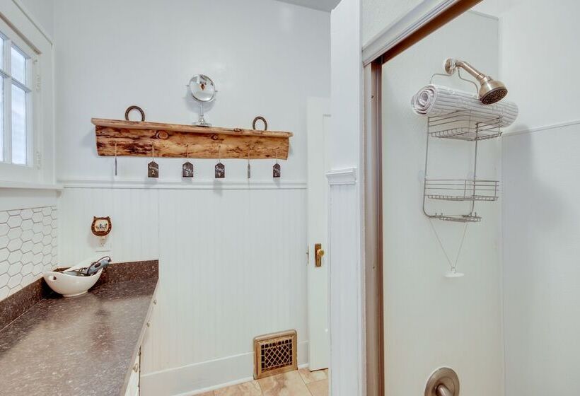 Downtown Red Lodge Home   8 Mi To Skiing!