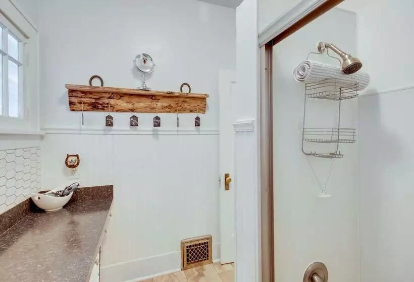 Downtown Red Lodge Home   8 Mi To Skiing!