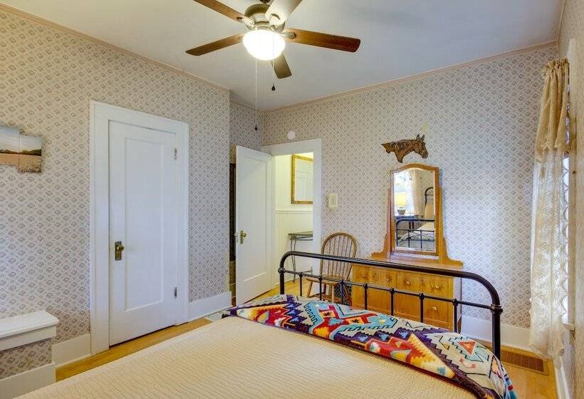 Downtown Red Lodge Home   8 Mi To Skiing!