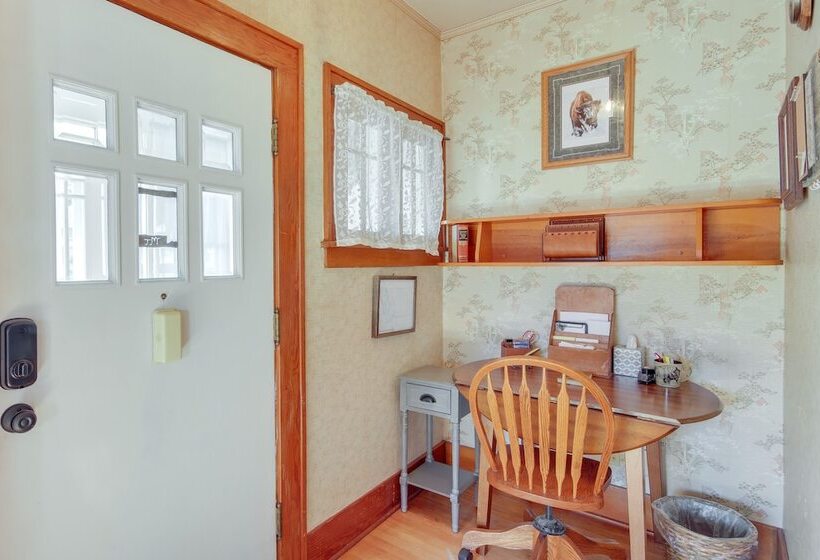 Downtown Red Lodge Home   8 Mi To Skiing!