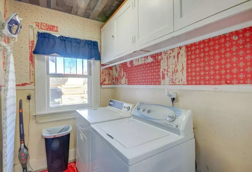 Downtown Red Lodge Home   8 Mi To Skiing!