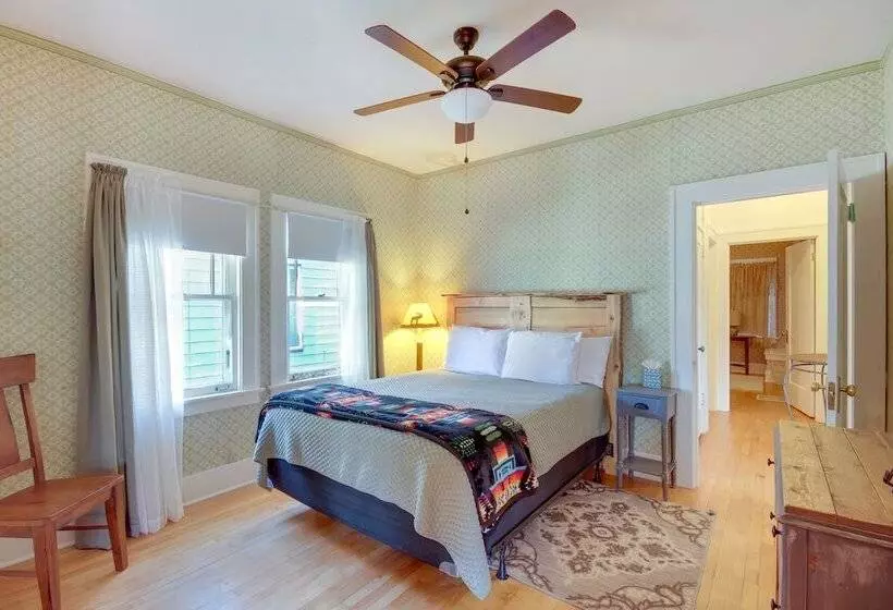 Downtown Red Lodge Home   8 Mi To Skiing!