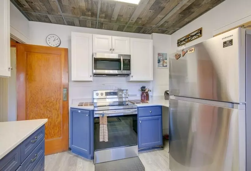 Downtown Red Lodge Home   8 Mi To Skiing!