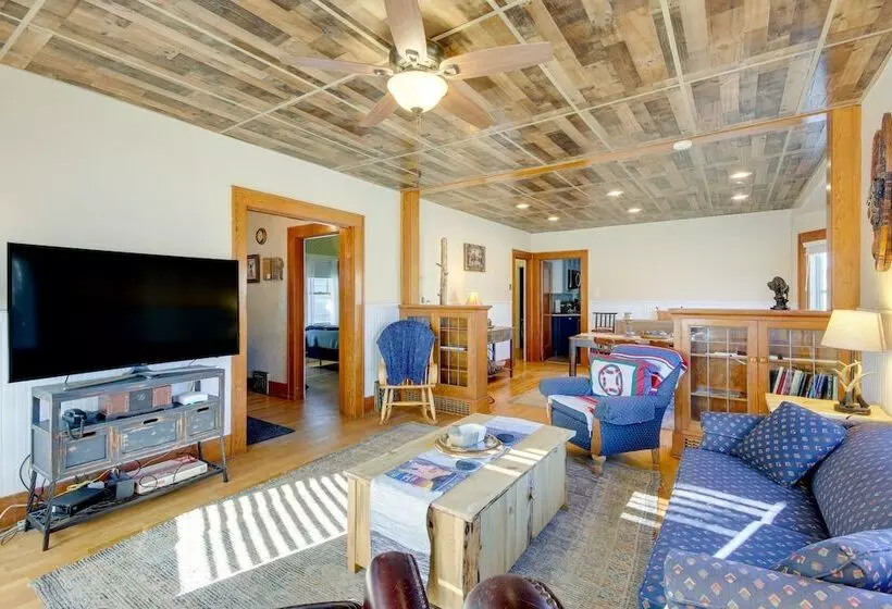 Downtown Red Lodge Home   8 Mi To Skiing!