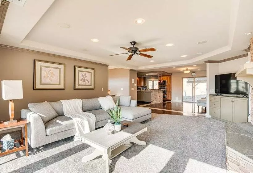 Expansive Mountain Gem: Game Room, 3 Mi To Acton