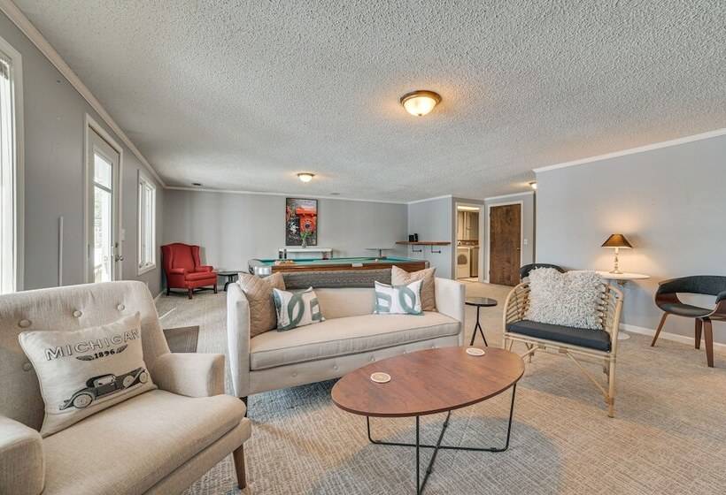 Family Friendly Boyne Falls Home: Golf, Ski & More