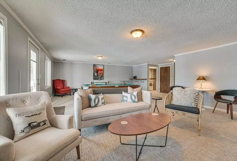 Family Friendly Boyne Falls Home: Golf, Ski & More