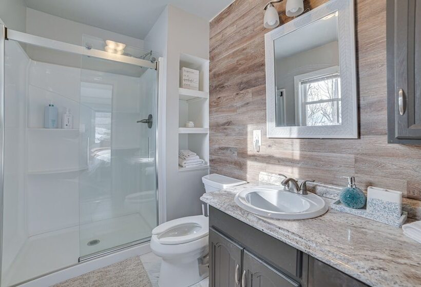 Family Friendly Boyne Falls Home: Golf, Ski & More