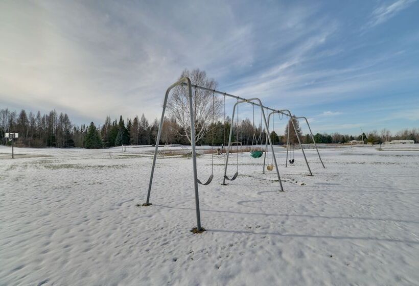 Family Friendly Boyne Falls Home: Golf, Ski & More