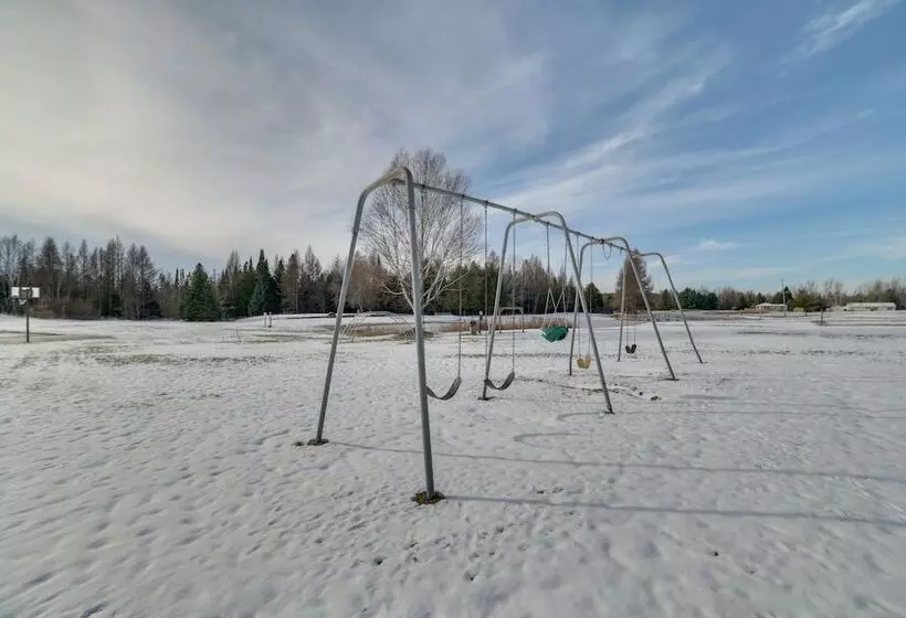 Family Friendly Boyne Falls Home: Golf, Ski & More