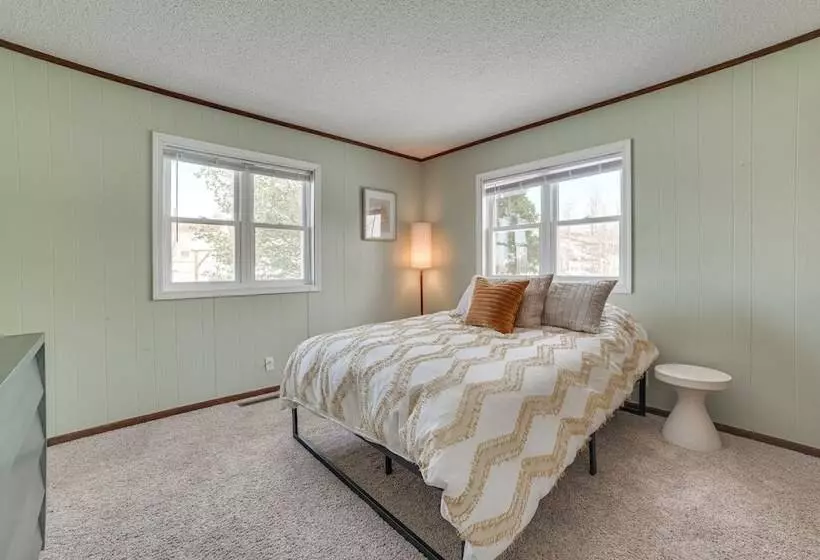 Family Friendly Boyne Falls Home: Golf, Ski & More