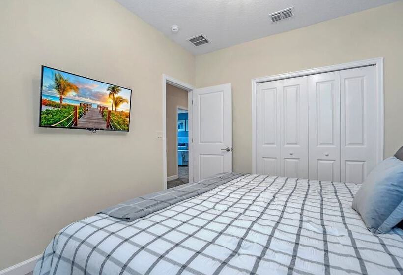 Fantasia @ Storey Lake By Shine Villas #408