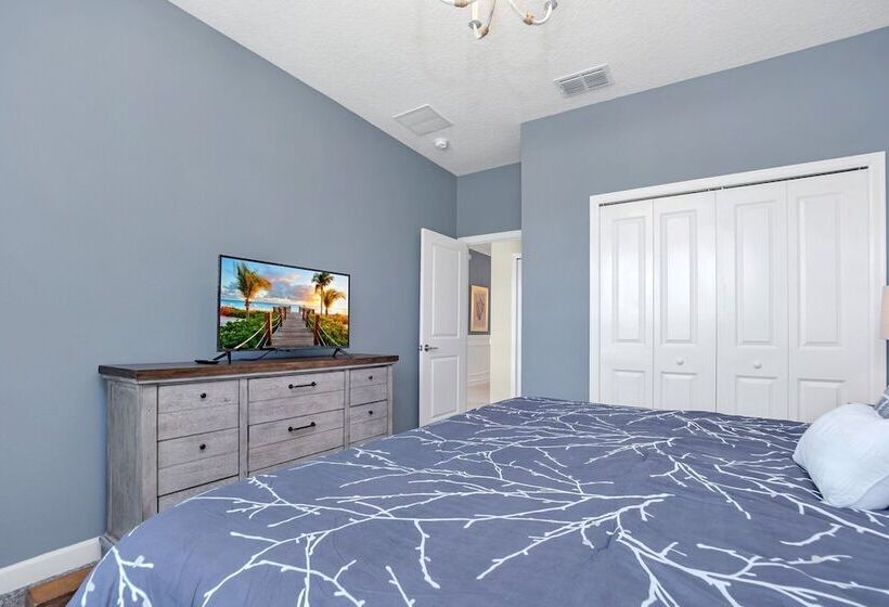 Fantasia @ Storey Lake By Shine Villas #408