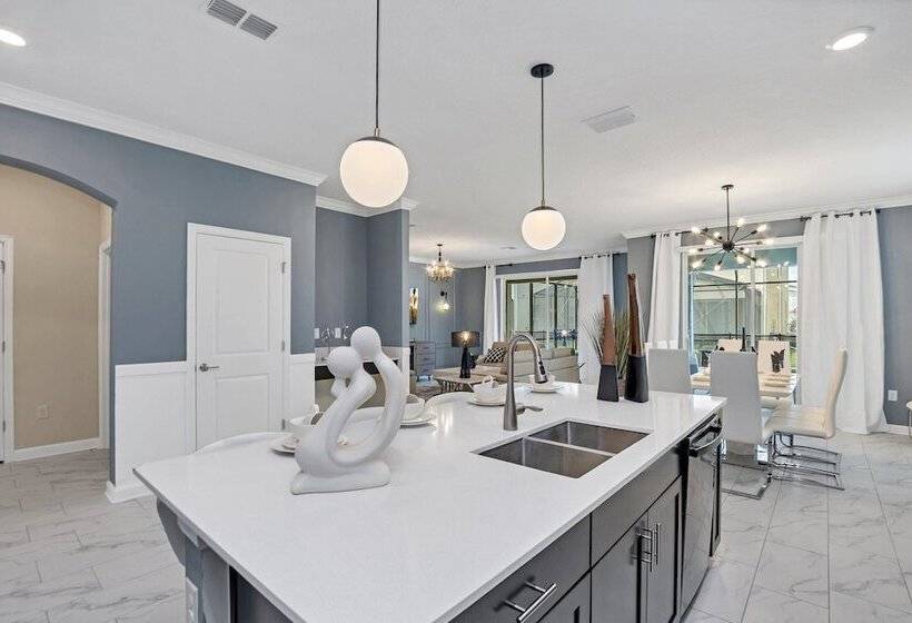 Fantasia @ Storey Lake By Shine Villas #408