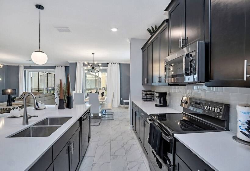 Fantasia @ Storey Lake By Shine Villas #408