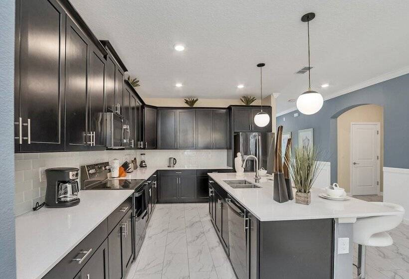 Fantasia @ Storey Lake By Shine Villas #408