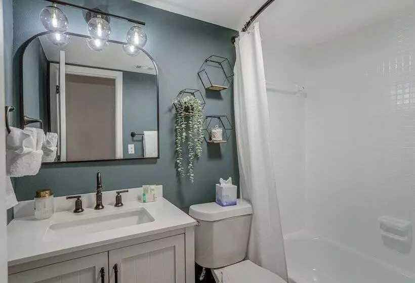 Fully Remodeled St Petersburg Home W/ Private Pool