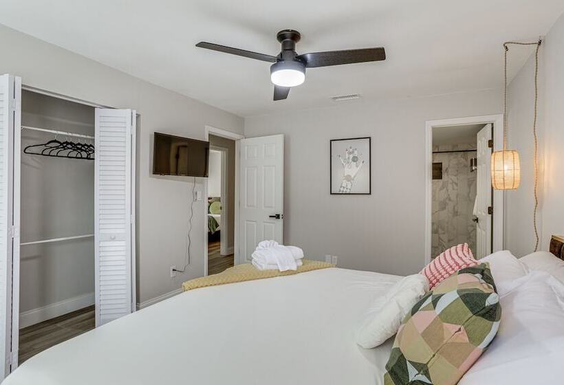 Fully Remodeled St Petersburg Home W/ Private Pool