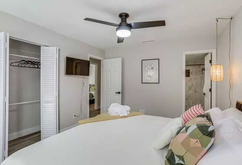 Fully Remodeled St Petersburg Home W/ Private Pool