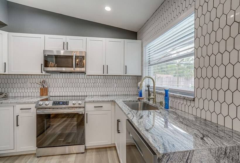Fully Remodeled St Petersburg Home W/ Private Pool