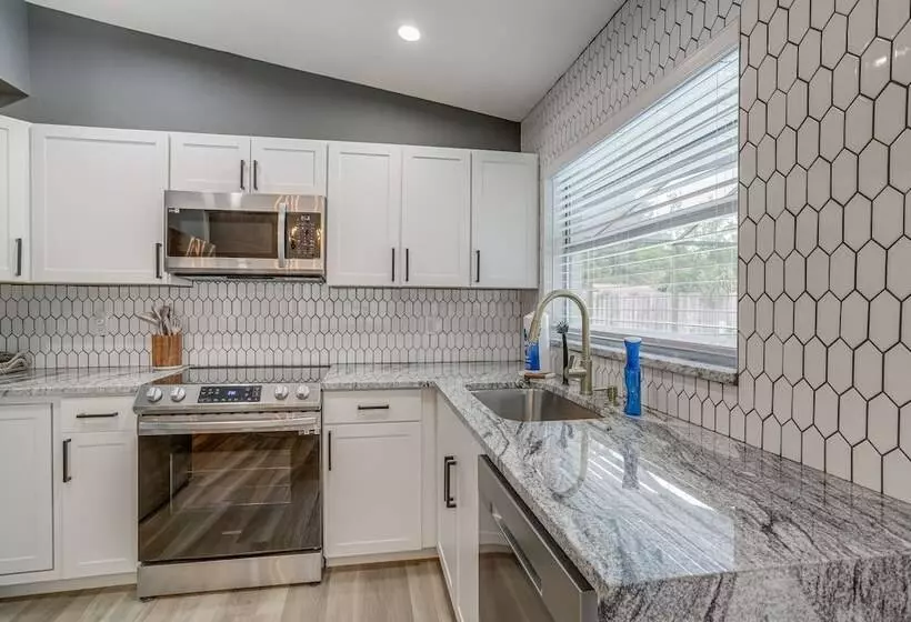 Fully Remodeled St Petersburg Home W/ Private Pool
