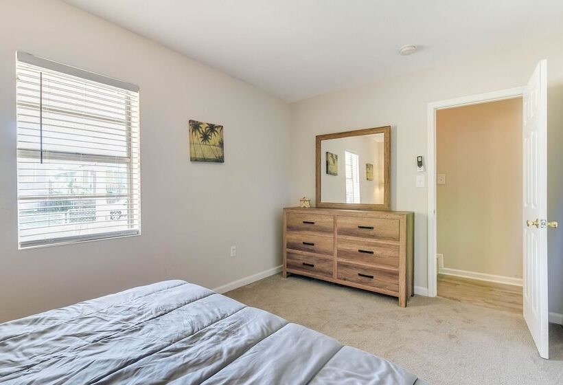 Galveston Vacation Rental: 2 Mi To Pleasure Pier!