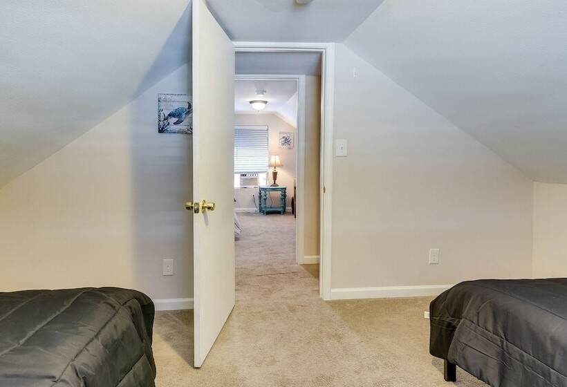 Galveston Vacation Rental: 2 Mi To Pleasure Pier!