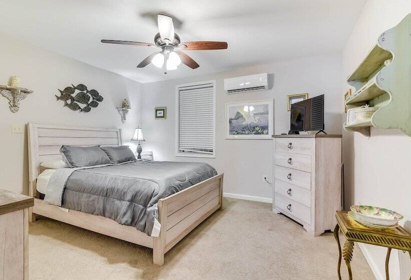 Galveston Vacation Rental: 2 Mi To Pleasure Pier!