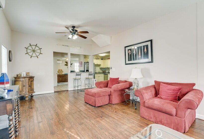 Galveston Vacation Rental: 2 Mi To Pleasure Pier!