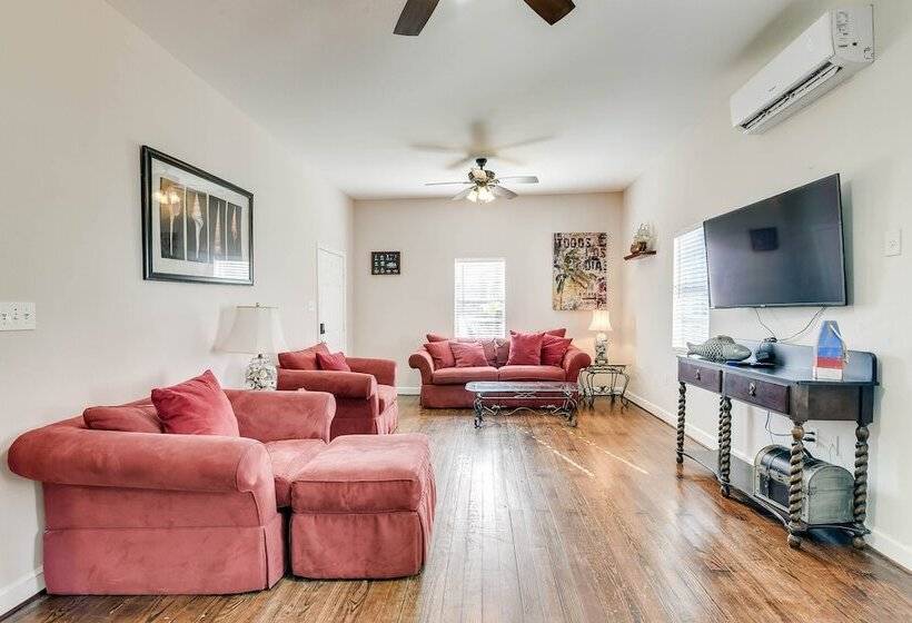 Galveston Vacation Rental: 2 Mi To Pleasure Pier!