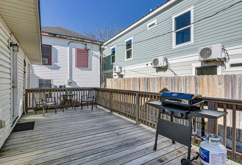 Galveston Vacation Rental: 2 Mi To Pleasure Pier!