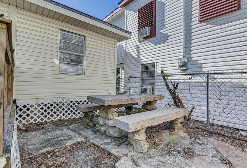 Galveston Vacation Rental: 2 Mi To Pleasure Pier!