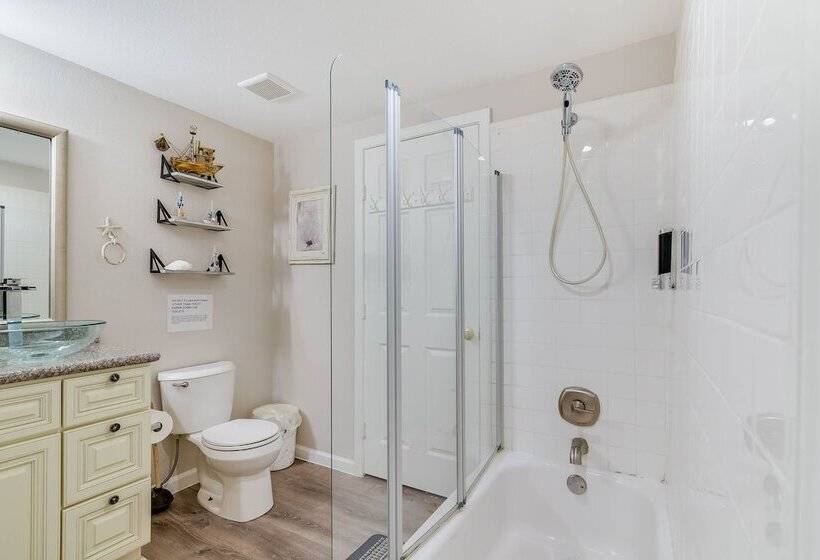 Galveston Vacation Rental: 2 Mi To Pleasure Pier!