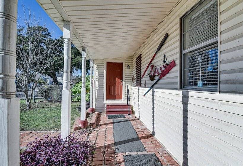 Galveston Vacation Rental: 2 Mi To Pleasure Pier!