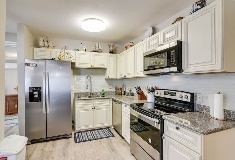 Galveston Vacation Rental: 2 Mi To Pleasure Pier!