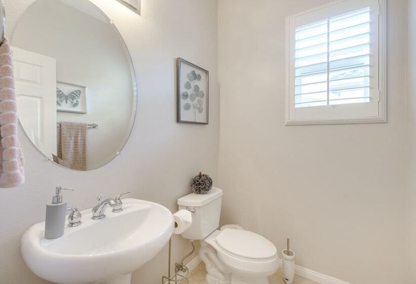 Indio Home W/ Pool Access: 2 Mi To Coachella!