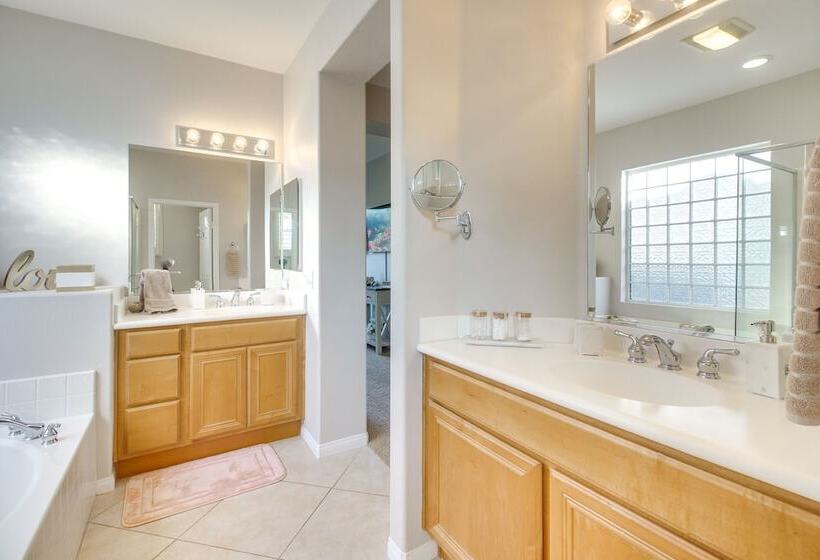 Indio Home W/ Pool Access: 2 Mi To Coachella!