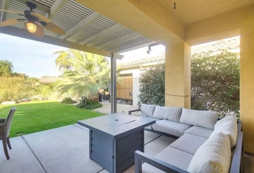 Indio Home W/ Pool Access: 2 Mi To Coachella!