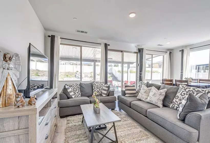 Luxe Beaumont Home W/ Private Pool!