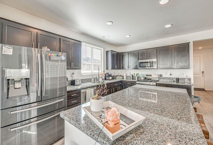 Luxe Beaumont Home W/ Private Pool!