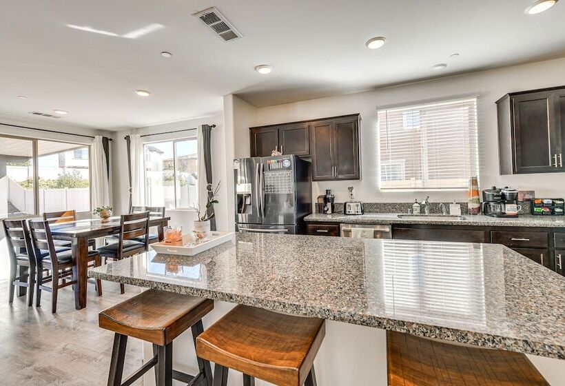 Luxe Beaumont Home W/ Private Pool!