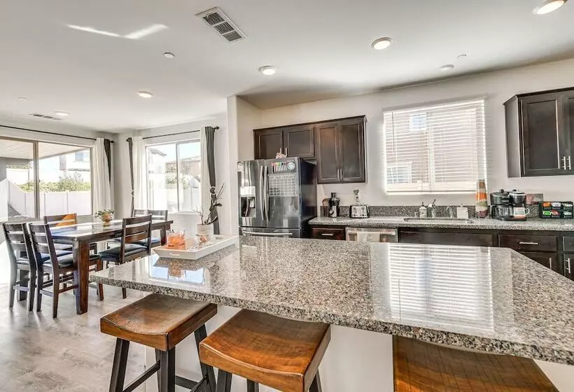 Luxe Beaumont Home W/ Private Pool!