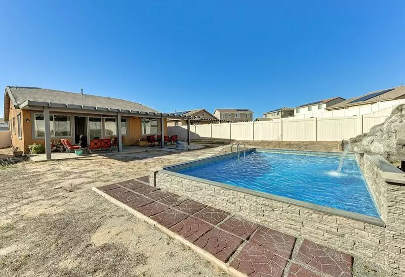 Luxe Beaumont Home W/ Private Pool!