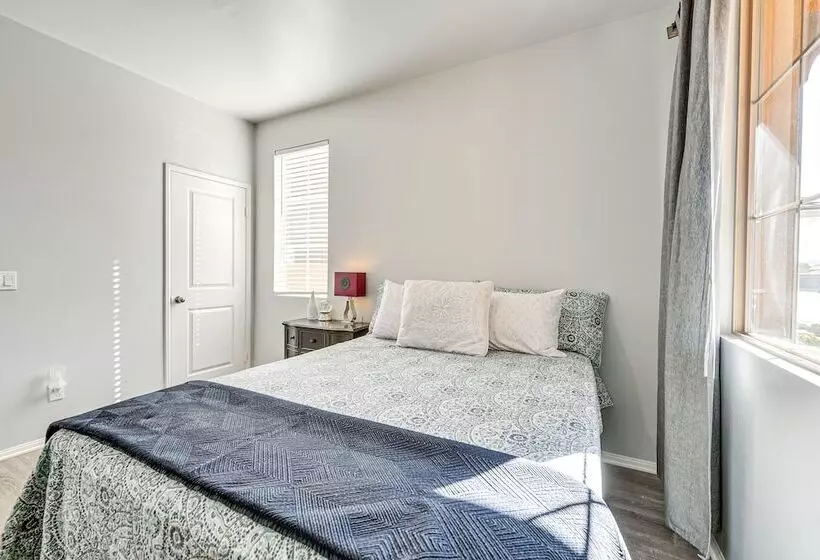 Luxe Beaumont Home W/ Private Pool!