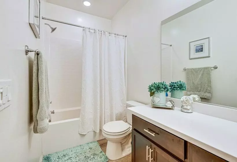 Luxe Beaumont Home W/ Private Pool!