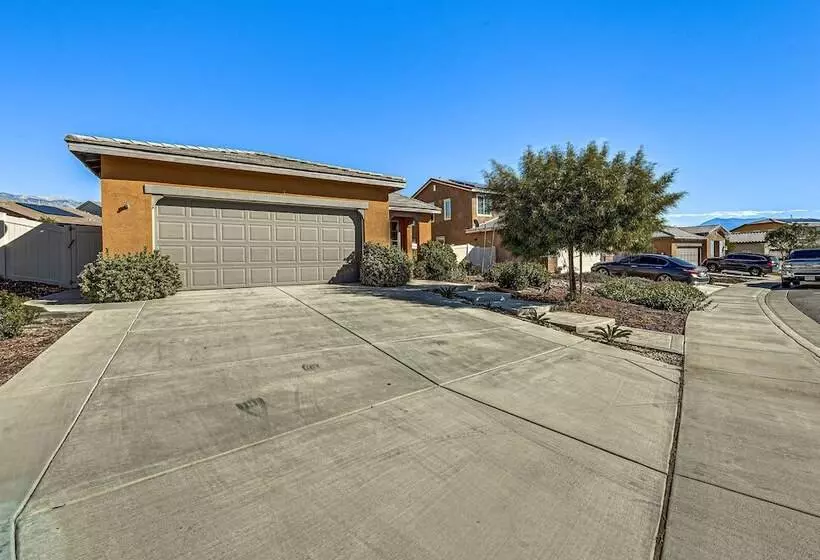 Luxe Beaumont Home W/ Private Pool!